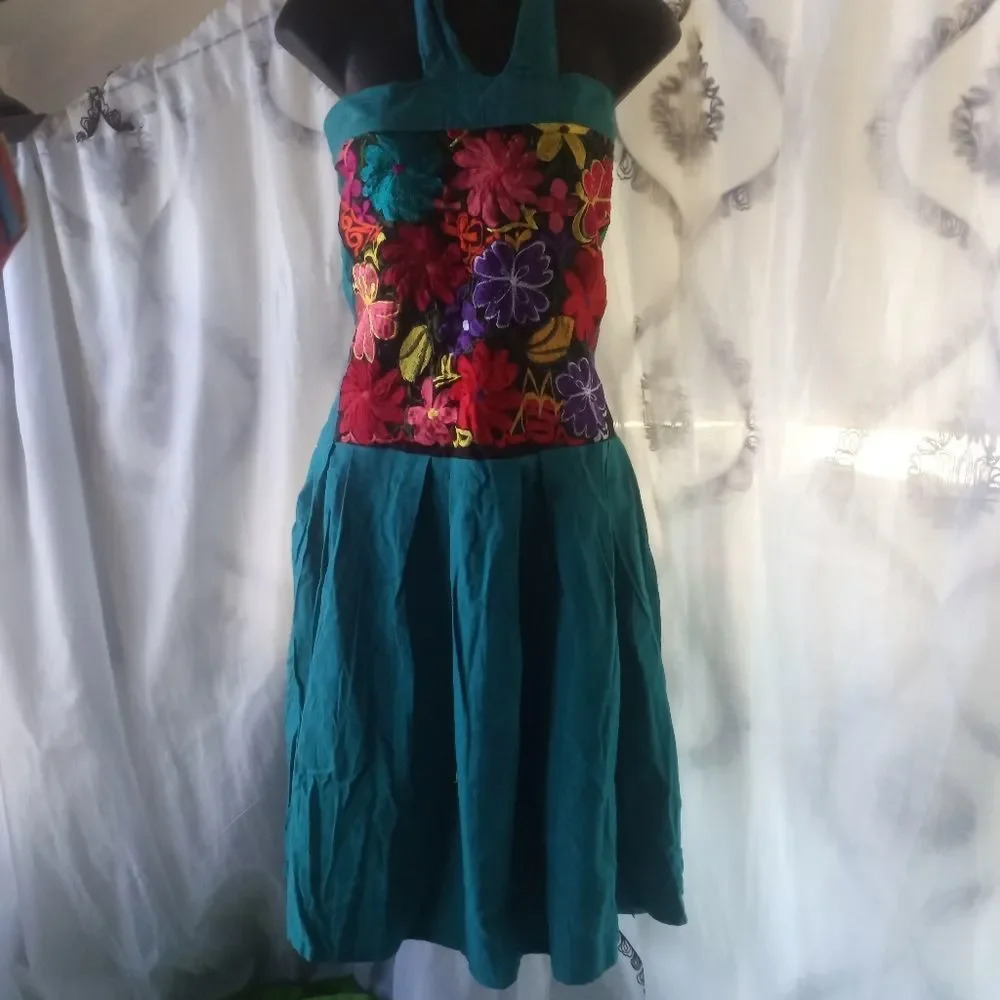New Mexican embroidery dress size small and medium ( Hang )